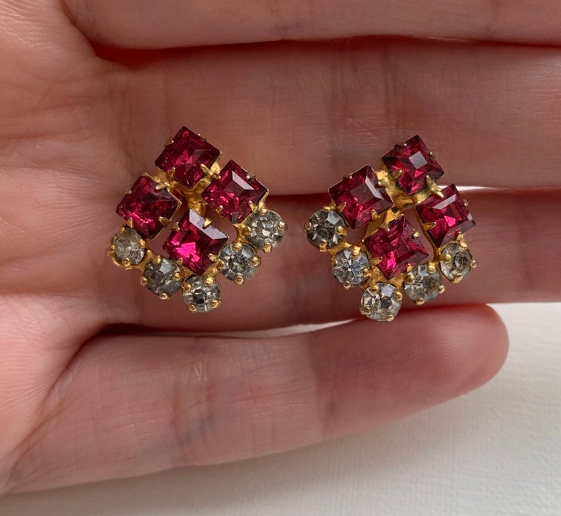 Vintage pink and clear rhinestone screw back earrings