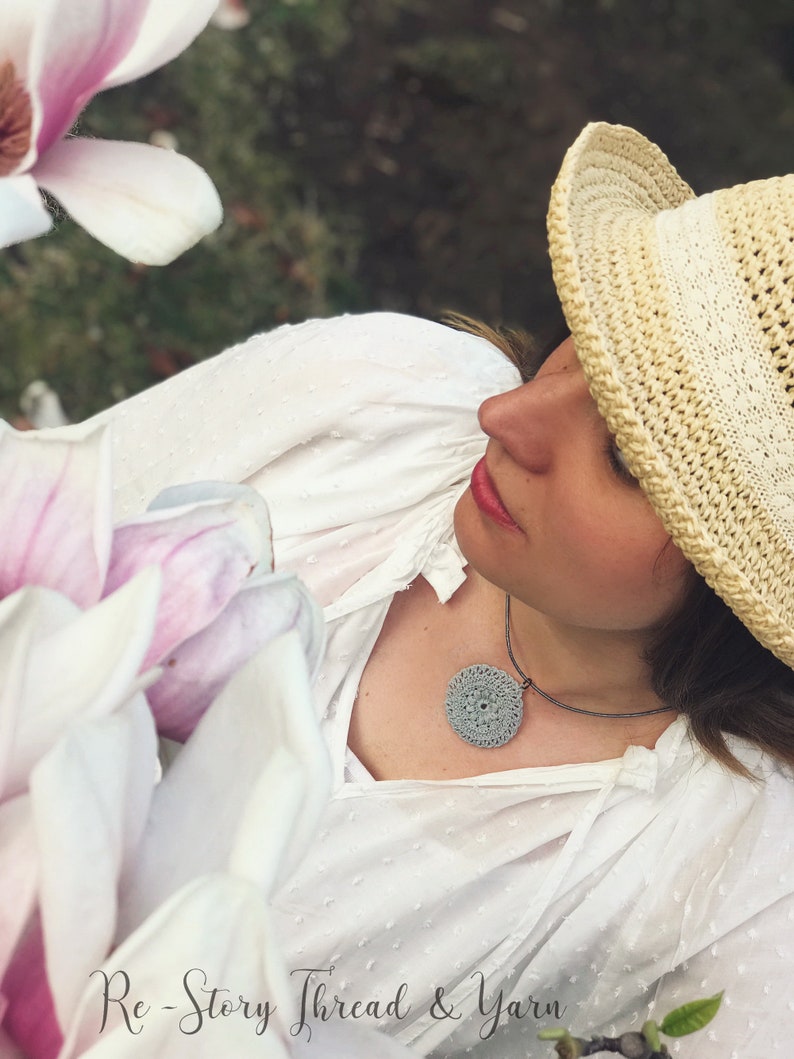 Thread Crochet Necklace Pendant Photo Tutorial PATTERN in ENGLISH or HUNGARIAN Crochet Lacy Jewelry Lacy Vintage Jewellery Pattern