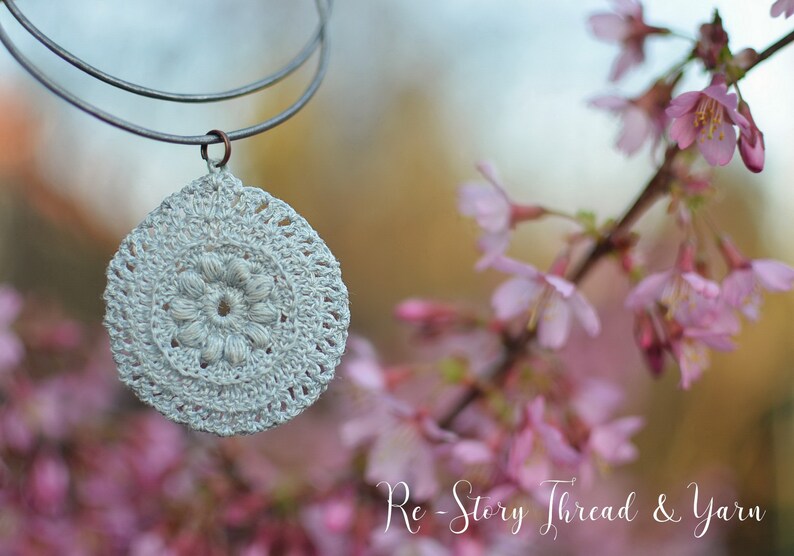 Thread Crochet Necklace Pendant Photo Tutorial PATTERN in ENGLISH or HUNGARIAN Crochet Lacy Jewelry Lacy Vintage Jewellery Pattern