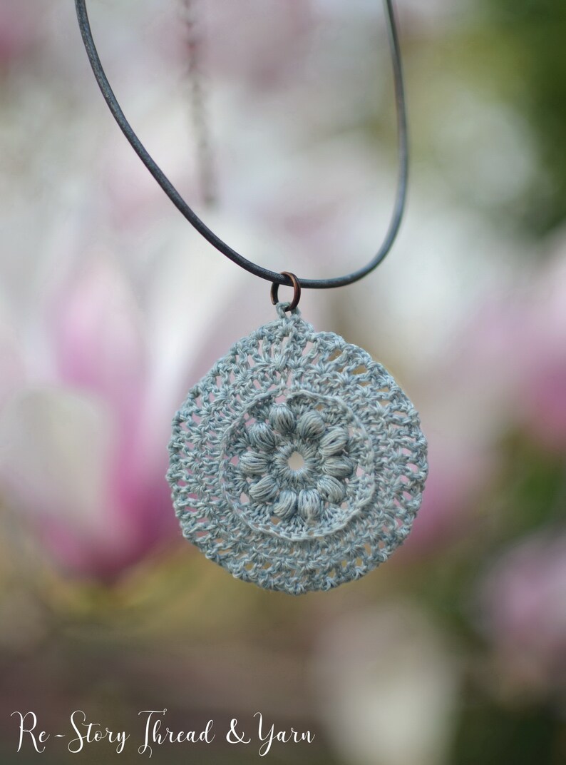 Thread Crochet Necklace Pendant Photo Tutorial PATTERN in ENGLISH or HUNGARIAN Crochet Lacy Jewelry Lacy Vintage Jewellery Pattern