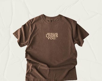 JEZUS HOUDT VAN JE | Comfortkleurig T-shirt