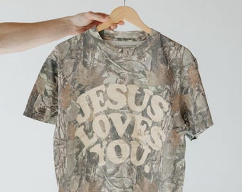 JESUS LOVES YOU | Heavy Weight Tee