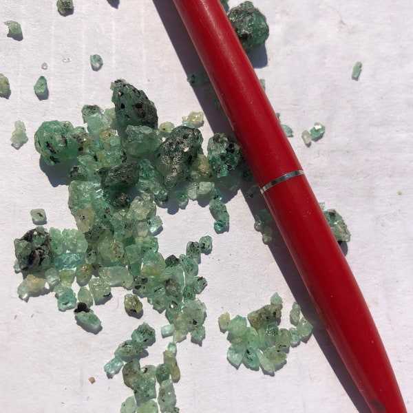 Emerald emerald, 10 g, Tanzania small to medium pieces, beautiful green color, pieces 1-10 mm in size