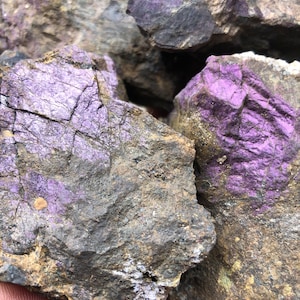 Purpurite, 0.9 kg, Namibia, Moroxite, Purpurite manganese ore, raw stone buy cheap, mineral wholesale