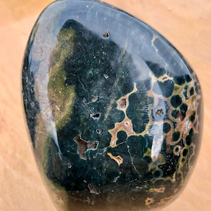 Green Ocean Jasper, freeform polished, 1.75 kg (30.86 Euro/kg) a beautiful, rare XXL rarity from Madagascar at wholesale price