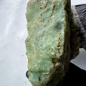 Chrysopras 2.230 g (0,03 Euro/g), 1 Stück, apfelgrüner Naturstein aus Indonesien, Kostbarkeit, Kristall für Sammlung und Herzöffnung