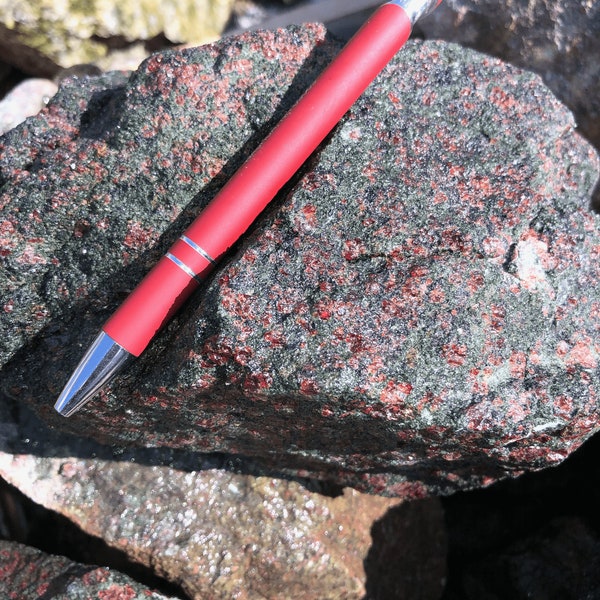 Eklogit rot/schwarz/grün, 0,9 kg, Norwegen, Eclogite, roter Granat, Omphacit, Eklogitfazies, Mineral, Mineralien Großhandel
