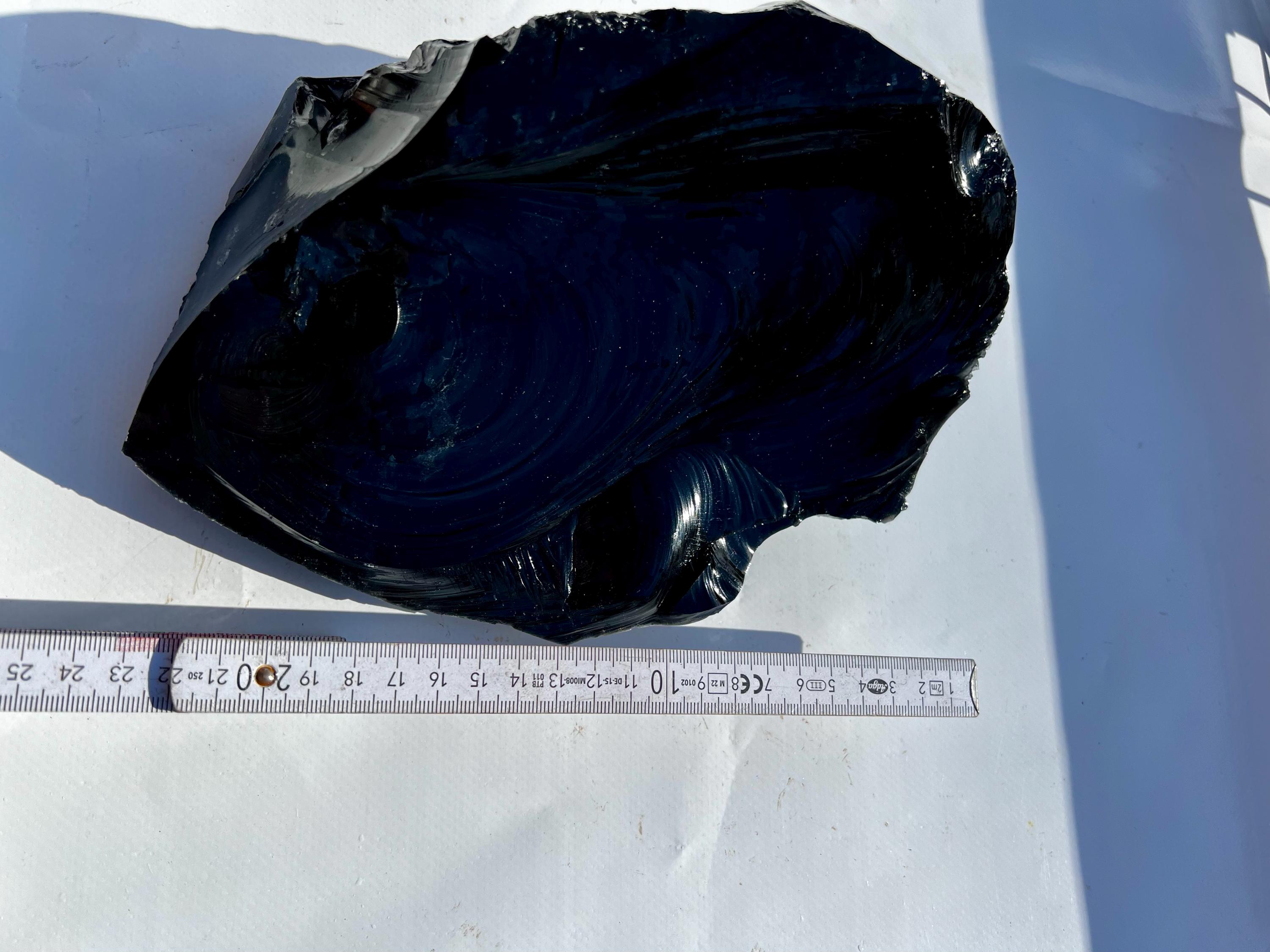 黒曜石 2,940 g (0.02 ユーロ/g)、1 個、アルメニア産の黒色装飾石