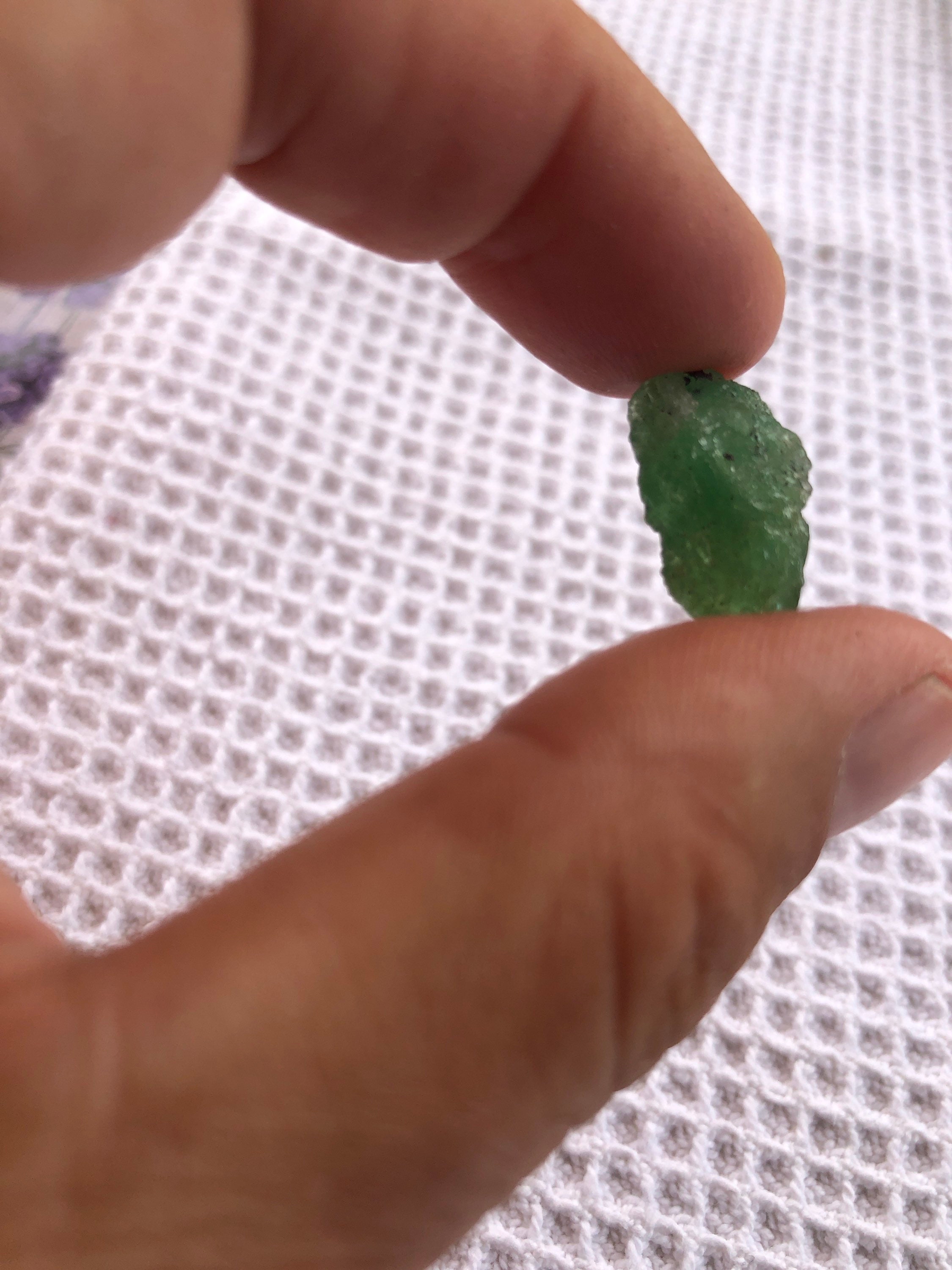 ツァボライト、大、100 g（0.17ユーロ/g）、タンザニア、メレラニ丘陵