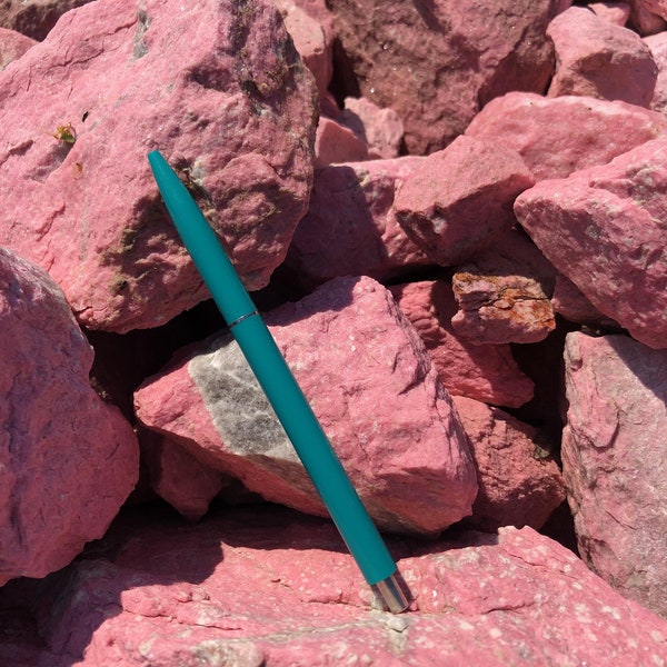 Thulite, 0.9kg, pink Norway, Thulite, healing stone, gemstone, water stone, raw stone, buy Thulite, Zoisite, Thulite pendant, bracelet