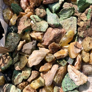 Naturwunder: Bunter Rohstein-Mix, große Stücke,  - ein wunderbares Geschenk zum Kindergeburtstag Mondstein, Opal, Chrysopras, Turmalin ..