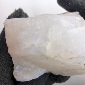 Moonstone, 670 g (0.07 Euro/g), rarity from Tanzania, Adularia, Selenite, Hecatolite, Wolf&#39;s Eye, Ceylon Opal, rough stone