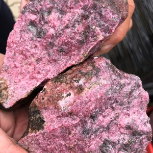 Rhodonite, 0.9 kg (25 Euro/kg) Rarity from Madagascar, gemstone, raw