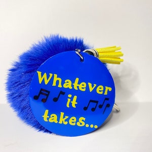 Deluxe Degrassi sleutelhanger met pompon. Wat er ook voor nodig is, ik weet dat ik er doorheen kom, The Next Generation merch