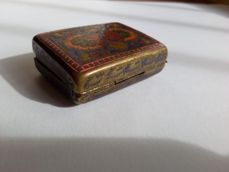 old hand painted metal box Small vintage jewelry box vintage jewelry holder old metal box vintage metal box