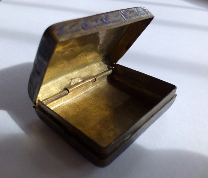 old hand painted metal box Small vintage jewelry box vintage jewelry holder old metal box vintage metal box
