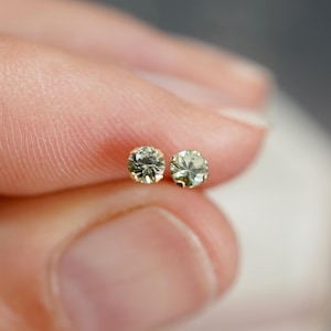 Dainty Natural Green Sapphire 3mm Round Solid 14ct Yellow Gold Stud Earrings Gift Boxed