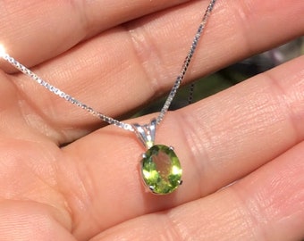 Natural Peridot 8x6 mm Oval 925 Sterling Silver Pendant Necklace Gift Boxed