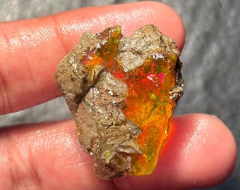 Natural Multi Fire Opal Oil Rough Ethiopian Welo Opal Raw Crystal Opal Rock Stone 52 Cts, 30x25x14 MM, Opal Uncut Gem