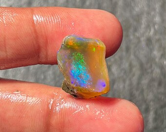 AAA Ethiopian Opal Oil Rough Stone Healing Crystal Rough Unpolished Uncut Rough 11 Ct, Loose Opal Raw Minerals 19x14x11 MM