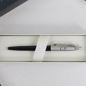 Gepersonaliseerde zwarte Parker-jotterpen, gegraveerde metalen balpen, zwarte inkt, directie, personeel, pensioen, relatiegeschenk, cadeau voor hem