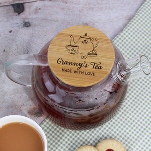 1L Borosilicate Glass Tea Pot with Wooden Lid, Made With Love Tea & Cake Personalised for Grandma’s, Nanna's Grandmother's Christmas Present