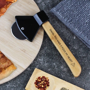 Pizza Cutter Personalised Pizza Wheel Axe Slicer, Father&#39;s Day Gift, Wood 5th Anniversary, Funny Pizzeria Slicer, Pizza Lover Gifts Him