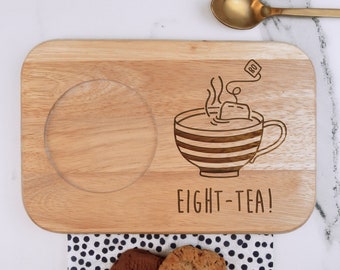 Graviertes Tee- und Keksbrett, „EIGHT-TEA“-Design, Kaffee-Leckerli-Brett aus Holz, Geschenke zum 80. Geburtstag von Papa für Männer, ihn, achtzigsten Opa, Onkel