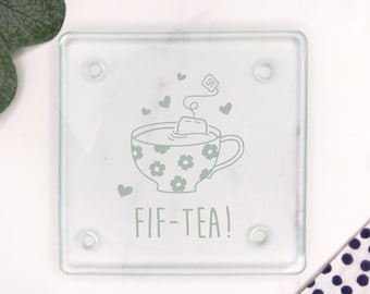 Posavasos de vidrio grabado a láser con el diseño "FIF-TEA". Regalos para mamás por su 50 cumpleaños, posavasos cuadrado para amantes del té.