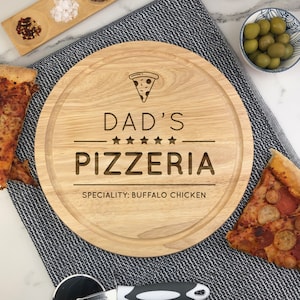 Dad's Personalised 5 Star Pizzeria Chopping Board, 30cm Wooden Pizza Serving Platter / Plate, Gift for Father's Day, Dads Speciality Pizza