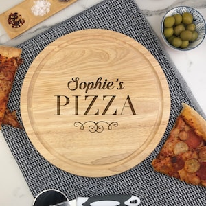 Personalised Pizza Board, Round 30cm Wooden Pizzeria Serving Platter, Centrepiece Display, Pizza Party Serving Plate, Pizza Lover Present