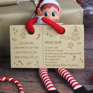Cartão postal de chegada de elfo, cartão postal de natal de madeira, carta de retorno de elfo personalizada, carimbo de elfo, correio de elfo de boas-vindas, opção de elfo de menino menina