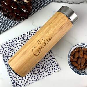 Gepersonaliseerde Eco Bamboo Travel Flask, 500ml geïsoleerde drinkfles, laser gegraveerde reisbeker, aangepaste naam, koffie, thee afbeelding 5