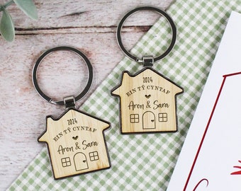 Ein Ty Cyntaf WELSH huisvormige sleutelhangers, onze eerste huispaar sleutelhanger, gepersonaliseerde housewarming sleutelhanger, verhuiscadeau, zijn en haar