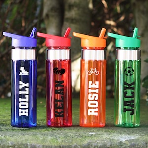Gourde personnalisée pour enfants avec icône Sports Hobby, paille rabattable sans BPA et poignée de transport Football, baseball, patinage sur glace, danse, etc.