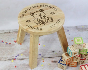 Erstes Geburtstagsgeschenk, Holzhocker für Kinder, auf Ihrem 1. Geburtstagsstuhl Personalisiert mit Name und Datum, ein Jahr altes Baby Mädchen / Jungen Geschenk