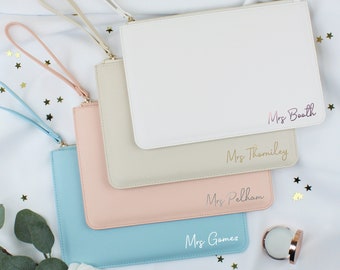 Gepersonaliseerde mevrouw clutch tas voor aanstaande bruid, nieuwe getrouwde naam, bruids clutch tas, bruid handtas, trouwdag tas, huwelijksreis, vrijgezellenfeest cadeau