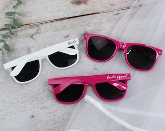 Óculos de sol Bride Squad, brindes para despedida de solteira rosa e branco, óculos para noivas, acessórios para festas de noiva, óculos de sol para madrinhas, UV400