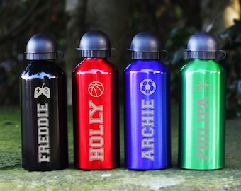 Gepersonaliseerde naam kinderwaterfles met sport-hobbypictogram, aluminium drinkfles met terug naar school, tuit en dop voor meisjes, jongens, voetbal