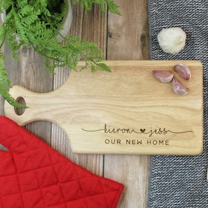 Personalised Names Engraved Wooden Paddle Board for Couples, 5th Wedding Anniversary, Engagement, Housewarming Cutting, Cheese Board