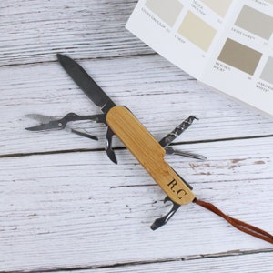 Personalisiertes Holz-Multi-Tool mit Initialen, Ehemann DIY Essentials, Geburtstagsgeschenke für ihn, mit Monogramm