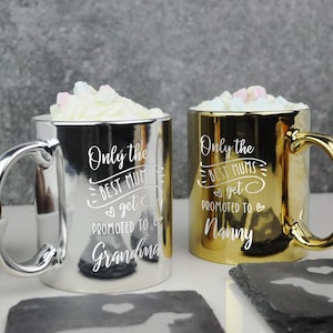 Only The Best Mums get promote to Nanny Gift, Metallic Kaffeetasse - Schwangerschafts-Reveal - Muttertagsgeschenk für Oma, Großeltern, Mama