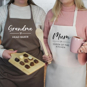 Personalisierte Erwachsenen Schürze mit Namen & Schriftzug, Muttertagsgeschenk für Oma, Backen Liebhaber Geschenk, Geburtstagsgeschenke für Mama, Backen Kochschürze