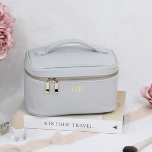 Gepersonaliseerde make-uptas met handvat, make-uptasje voor make-up met initialen, toilettas van PU-leer, cosmetische reisetui met monogram