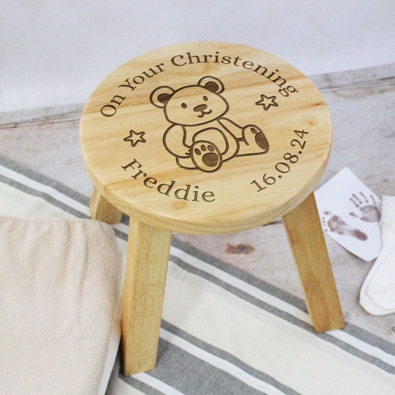Tabouret en bois personnalisé pour enfant sur votre chaise de baptême Prénom et date Cadeau de baptême pour bébé pour fille, fils filleul, filleule filleul No thank you.