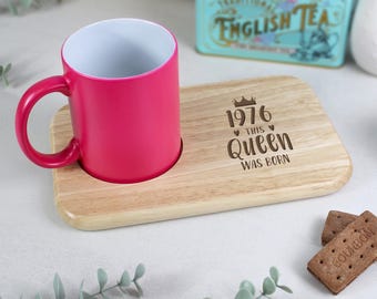 Tábua de Chá e Biscoitos Gravada "1976 Esta Rainha Nasceu", Design, Presente de Aniversário de 50 Anos para Esposa, Presente para Mãe que Completa 50 Anos, Presente de Aniversário para Amante de Chá