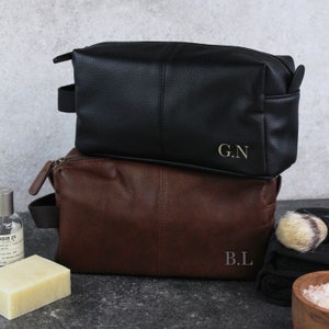 Personalised Men's Wash Bag with Strap in Black, Tan Brown PU Leather Toiletry Bag for Men with Any Initials Groomsman, Best Man, Usher Gift