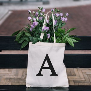 Bolso de mano ecológico natural, comprador de algodón beige, inicial de letra del alfabeto negro personalizado, compras impresas, universidad, bolsa de despedida de soltera para ella