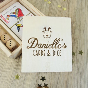 Conjunto de cartas e dados personalizados, cartas de jogo de Natal e caixa de conjunto de dados de madeira, enchimento de meia, noite de jogos de cartas, presentes festivos para a família