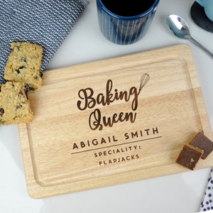 Personalised Wooden Chopping Board, 'Baking Queen' Cutting / Serving Board, Mother's Day Gift Cake Stand, Cooking Kitchen Gifts for Her Mum Rectangle